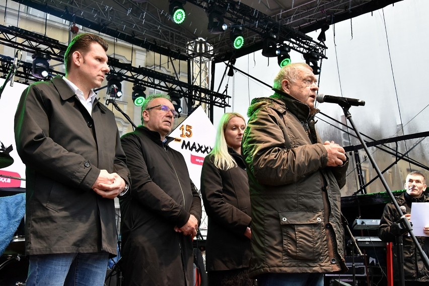 Gorlice. Kamil Bednarek w deszczu zagrał w Gorlicach 