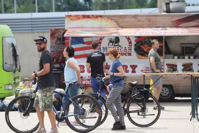 Gliwice. Lotny Festiwal Piwa: spory wybór piw kraftowych i food trucki pod Areną Gliwice.

Zobacz kolejne zdjęcia. Przesuwaj zdjęcia w prawo - naciśnij strzałkę lub przycisk NASTĘPNE