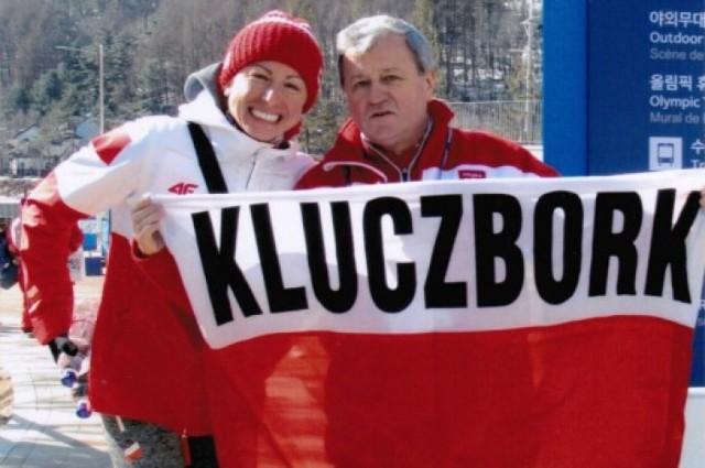 Adam Sokołowski z Kluczborka zna osobiście wielu polskich i światowych sportowców. Na zdjęciu z Justyną Kowalczyk