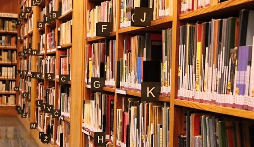Leszno. Biblioteki w Lesznie mają wysoki poziom czytelnictwa. Leszczyniacy chętnie wypożyczają książki 