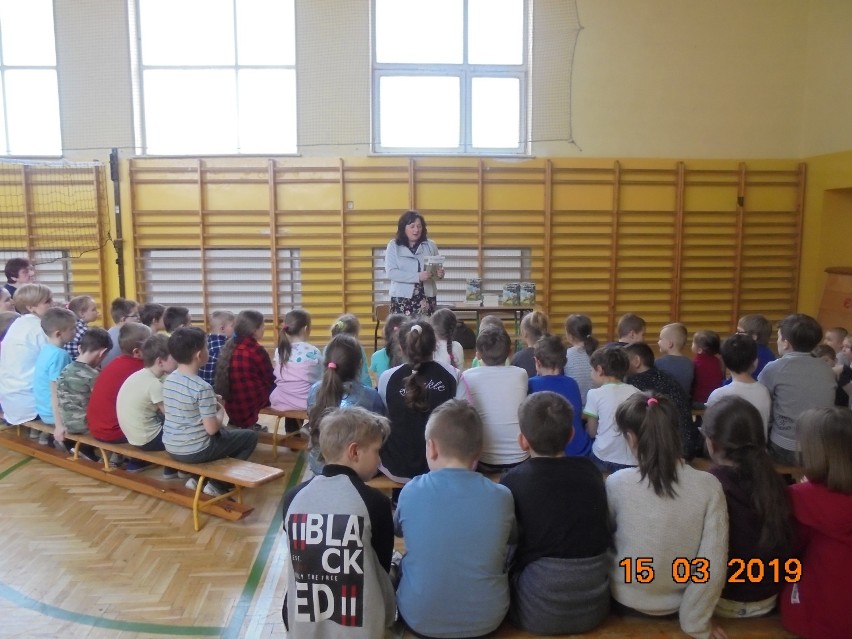 Spotkania z Elżbietą Stępień w szkołach w gminie Radomsko [ZDJĘCIA]