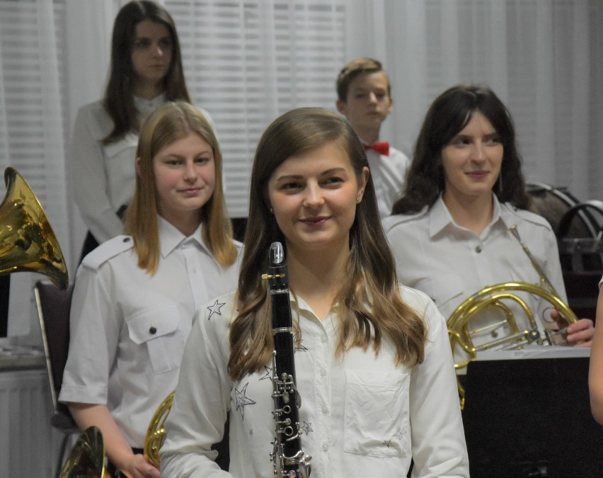 Muzyczne święto w Dominikowicach - koncert orkiestry dętej i uczniów gorlickich szkół muzycznych. Było nostalgicznie, marszowo i świątecznie