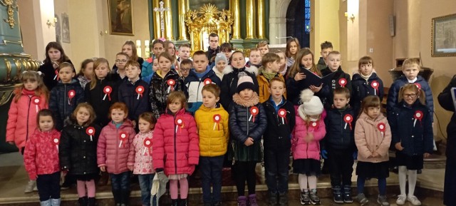 Dzieci z Ogniska Wychowawczego w Jędrzejowie dały piękny występ podczas obchodów Dnia Patrona błogosławionego Edmunda Bojanowskiego. Więcej na kolejnych zdjęciach