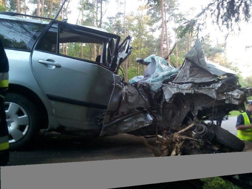 Śmiertelny wypadek koło Dziewoklucza. Na miejscu zginął 46-letni kierowca toyoty