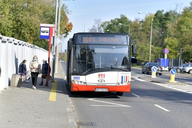 Od soboty miasto uruchamia więcej połączeń autobusowych na radomskie cmentarze.