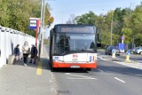 Radom. Więcej autobusów pojedzie już w ten weekend na cmentarze. Miasto uruchomi dodatkowe linie autobusowe