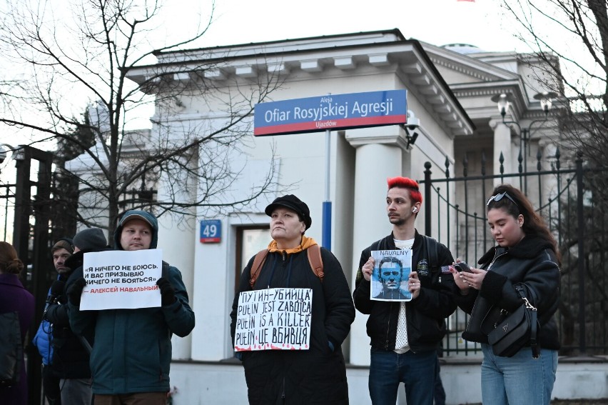 Spontaniczna manifestacja po śmierci Nawalnego.