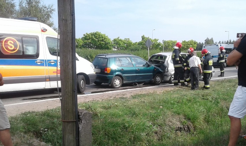 Malbork. 6 osób ucierpiało po zderzeniu dwóch aut na drodze krajowej nr 55 [ZDJĘCIA]