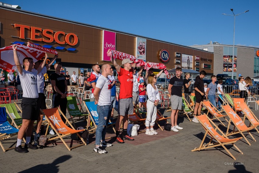 Tarnów. Tarnowianie dopingowali reprezentację w Strefach Kibica EURO 2020, ale nie takiego wyniku oczekiwali [ZDJĘCIA]                     