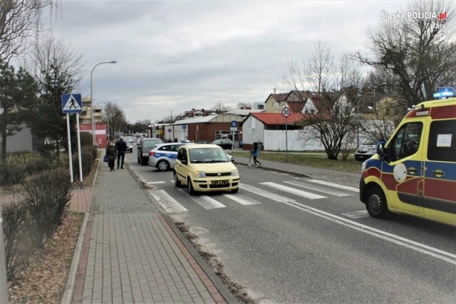 9-letnia dziewczynka na hulajnodze wpadła pod samochód w Żorach