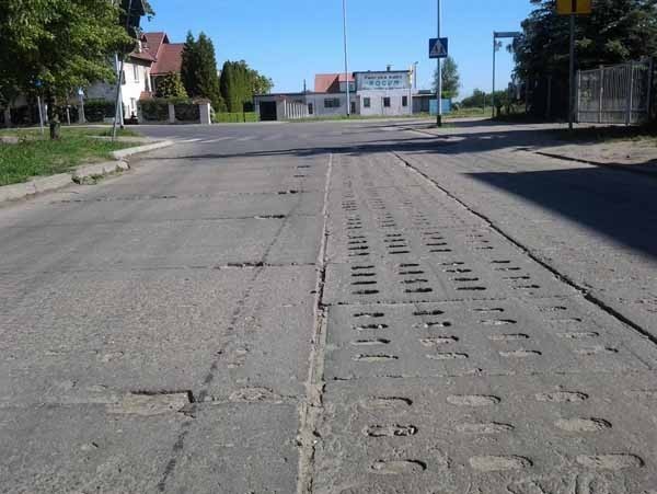 Pruszcz Gd. Drogi powiatowe się sypią. Radny zbiera podpisy pod petycją