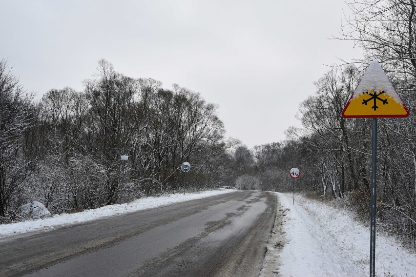 Zima w Bieszczadach i Beskidzie Niskim. Na drogach jest bardzo ślisko. Zobaczcie zdjęcia i prognozę pogody na sobotę