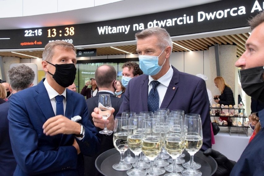 Podczas otwarcia dworca w Kielcach prezydent Kielc Bogdan...