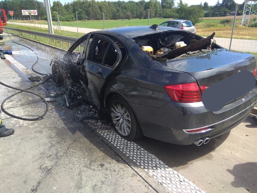 Pożar samochodu na trasie S8 w Wolborzu