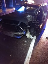 Wypadek w Kornem. 21-letni kierujący audi A4 stracił panowanie nad pojazdem i uderzył w drzewo