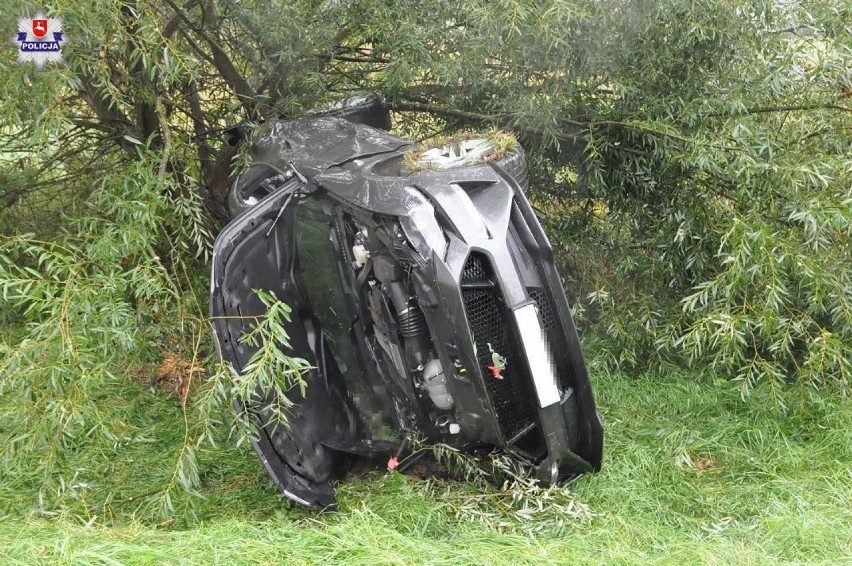 Wypadek w Wisznicach. Kierowca forda stracił panowanie nad autem