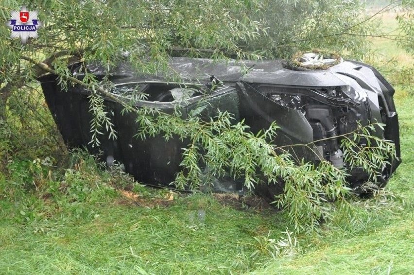Wypadek w Wisznicach. Kierowca forda stracił panowanie nad autem