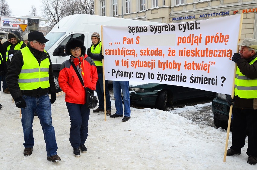 Protest przed Sądem Okręgowym w Poznaniu: Pracownicy bronią Stokłosy [ZDJĘCIA]