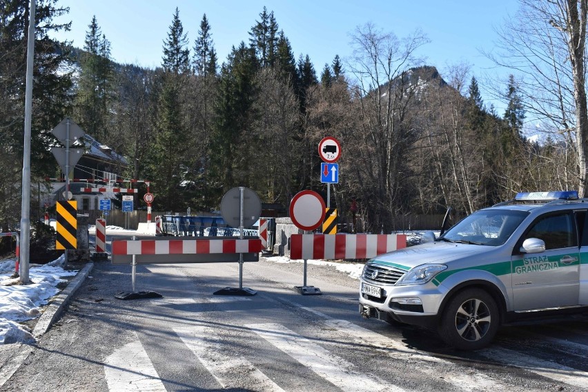 Koronawirus Podhale. Granice zostały zamknięte. Patrole straży granicznej, wojsko i policja blokują przejazd