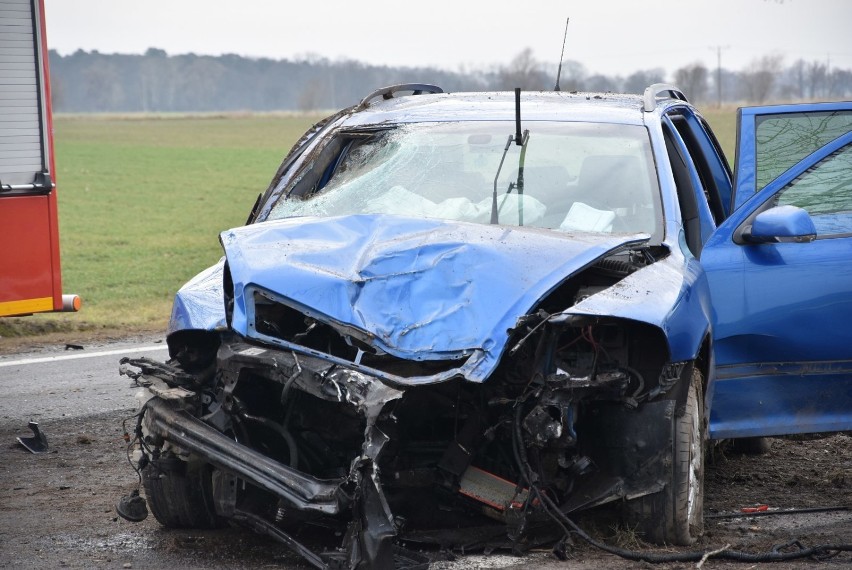 Kolejny wypadek na DK 32 na trasie Grodzisk - Ptaszkowo. Zderzyły się dwa auta