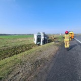 Wypadek na drodze ekspresowej S8 na Dolnym Śląsku: Ciężarówka wpadła do rowu