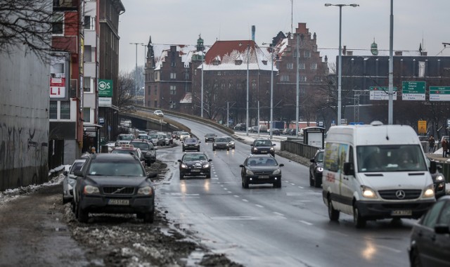 Według zapowiedzi władz miasta z września, w ramach modernizacji Podwala Przedmiejskiego  do czerwca 2019 roku miało powstać m.in. pięć nowych naziemnych przejść dla pieszych. Teraz wiadomo już, że w przyszłym roku gotowe będzie tylko jedno z nich, a los reszty zdecyduje się w styczniu.