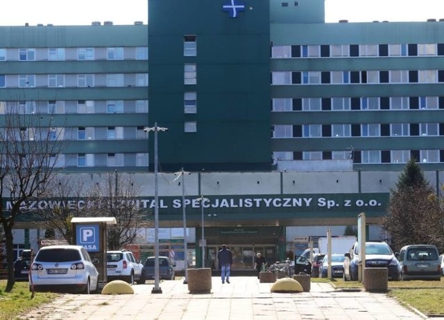 W Mazowieckim Szpitalu Specjalistycznym wprowadzono specjalny rygory sanitarne, które mają uchronić personel oraz pacjentów przed zakażeniem koronawirusem.