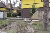 Zburzone płoty i splądrowane domy. Zobacz, jakich zniszczeń dokonali Rosjanie w Buczy [WIDEO] 