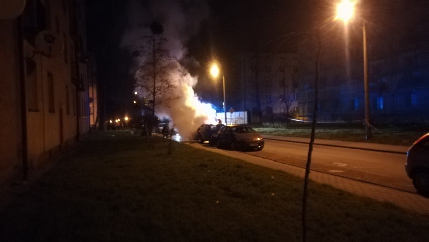 Ruda Śląska: W dzielnicy Godula podpalono samochód na ul. Modrzejewskiej 