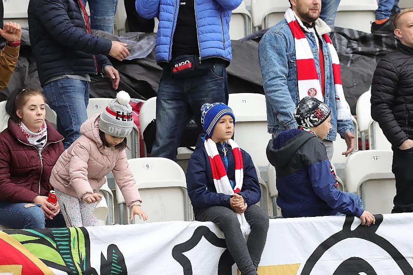 Szaleństwo kibiców na stadionie ŁKS po wygranej z Arką Gdynia ZDJĘCIA