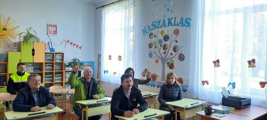 Delegacja w przedszkolu Perełka