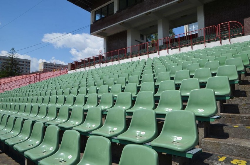 Stadion Miejski w Jastrzębiu zyskał 1170 nowych krzesełek.