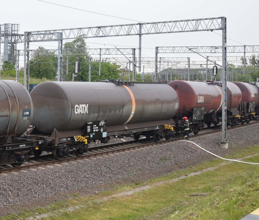 Malbork. Pożar wagonu z siarką na bocznicy kolejowej [ZDJĘCIA]. Na szczęście szybko zauważony i zduszony w zarodku