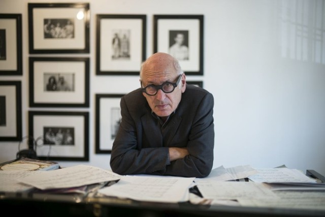 Michael Nyman to kompozytor brytyjski o polsko-żydowskich korzeniach. Dziadkowie artysty pochodzili z Częstochowy, wyjechali do Londynu na początku XX wieku