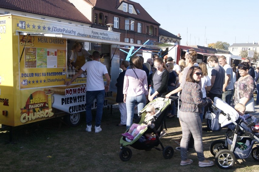 Festiwal Smaków Świata w Nowym Tomyślu. Na Placu Niepodległości stanęły najlepsze Food Trucki [ZDJĘCIA Z NIEDZIELI]