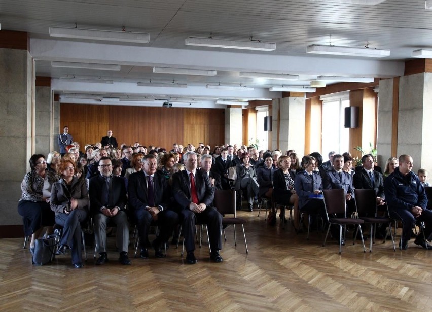 Uczniowie brali udział m.in. w przedstawieniach...