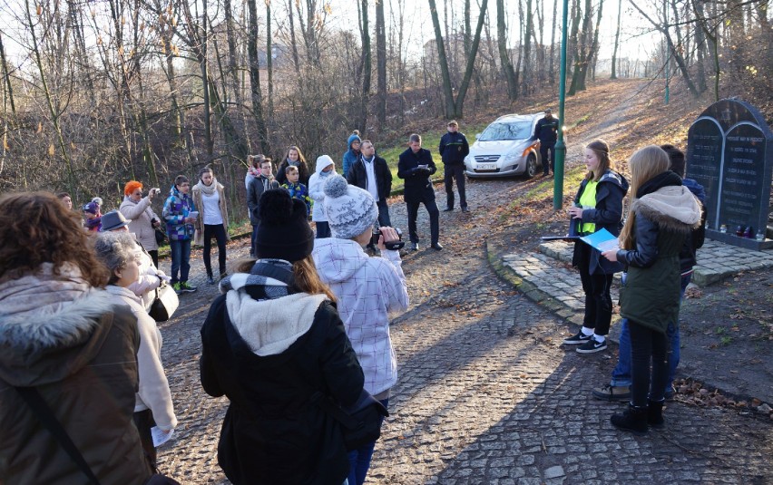 Uczniowie Gimnazjum nr 1 oprowadzili mieszkańców śladami...