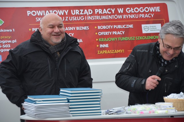 Starosta Jarosław Dudkowiak i dyrektor PUP Sławomir Majewski