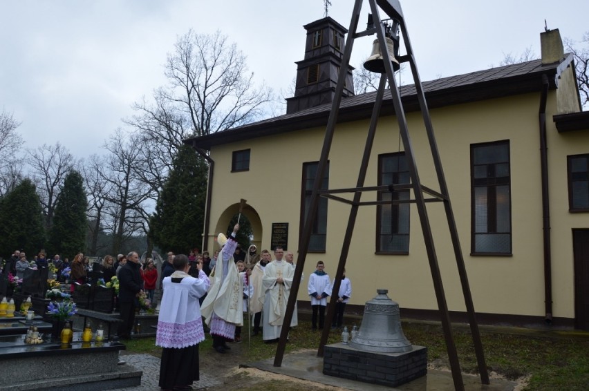 Kaszewice. Nowy dzwon przy cmentarnej kaplicy [ZDJĘCIA]