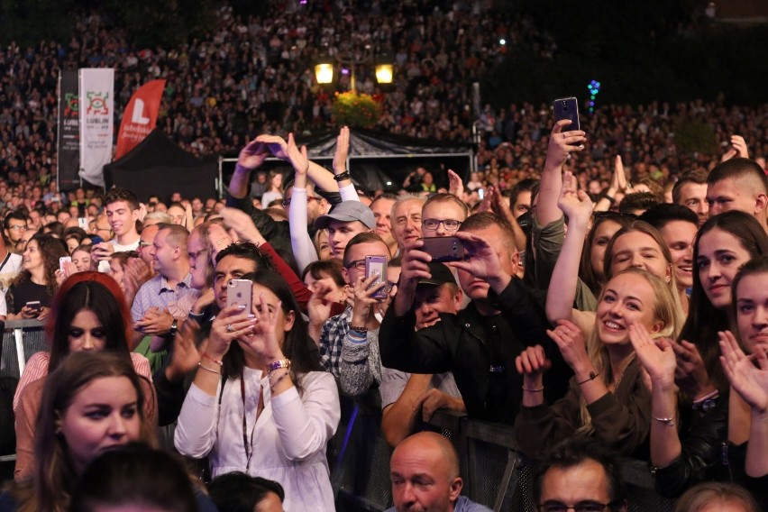 Bajm na placu Zamkowym w Lublinie. Tłumy bawiły się na jubileuszowym koncercie (ZDJĘCIA, WIDEO)