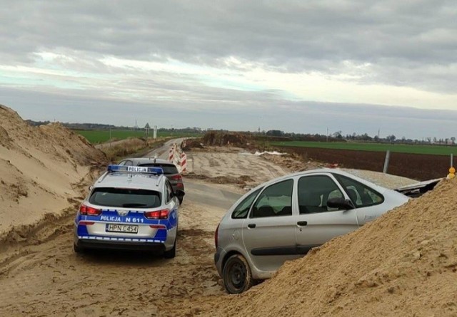 Po zgłoszeniu o kradzieży sztumscy policjanci znaleźli samochód na drodze krajowej nr 22 w okolicy Malborka.