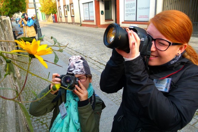 Fotospacer 2014 w Sieradzu. Szlakiem rewitalizacji wyruszyło ponad 40 osób