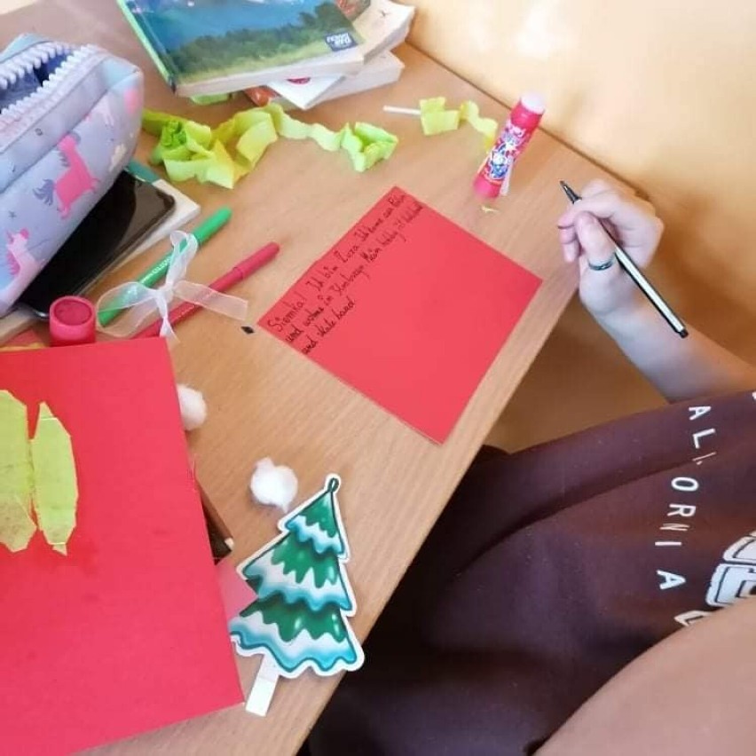 Krotoszyn: Kartki świąteczne wysłane. SP nr 4 w Krotoszynie hołduje zapomnianej tradycji