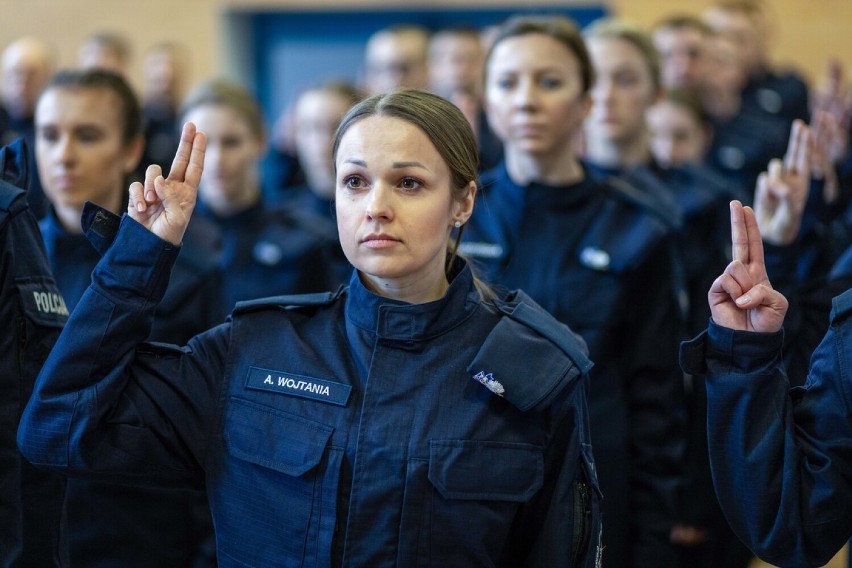 Pięciu nowych policjantów zasili szeregi Komendy Powiatowej Policji w Pile 