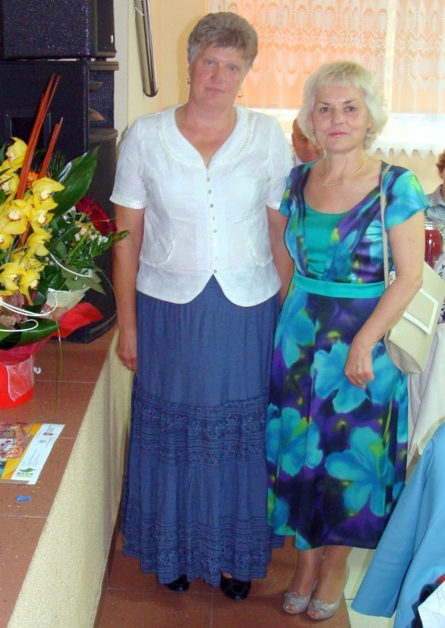 Helena Kłotubowska z KGW w Świbie z burmistrz Anielą Kempą