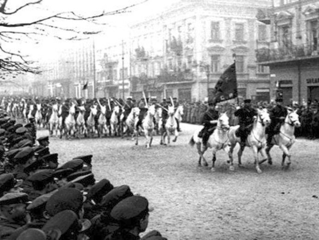 Defilada kawalerii sowieckiej po kapitulacji Lwowa