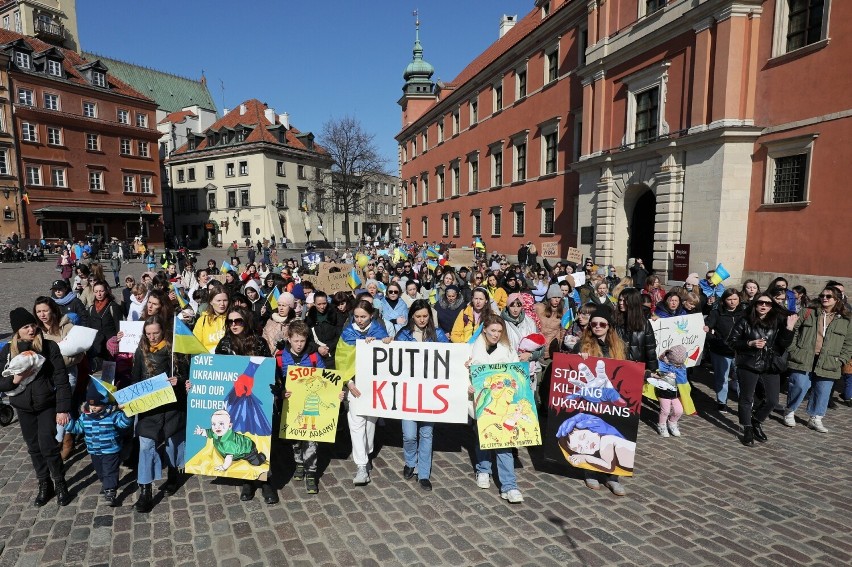 Protest ukraińskich matek przeciwko rosyjskiej napaści na...