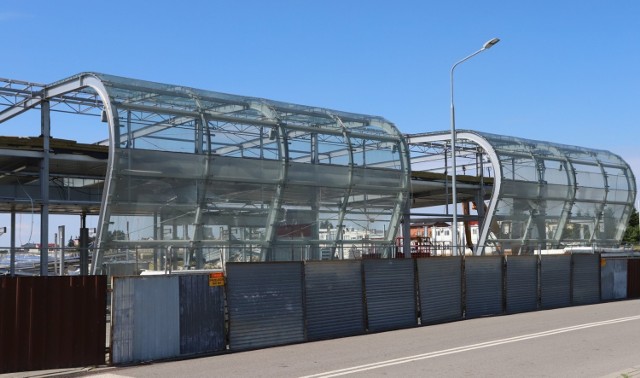 Stary terminal na Sadkowie jest już rozbierany, w jego miejsce ma stanąć nowoczesny budynek. Otwarcie jesienią 2020 roku.
