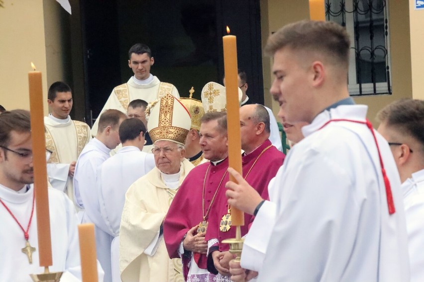 Ingres nowego biskupa. Andrzej Siemieniewski został 4. Biskupem Legnickim