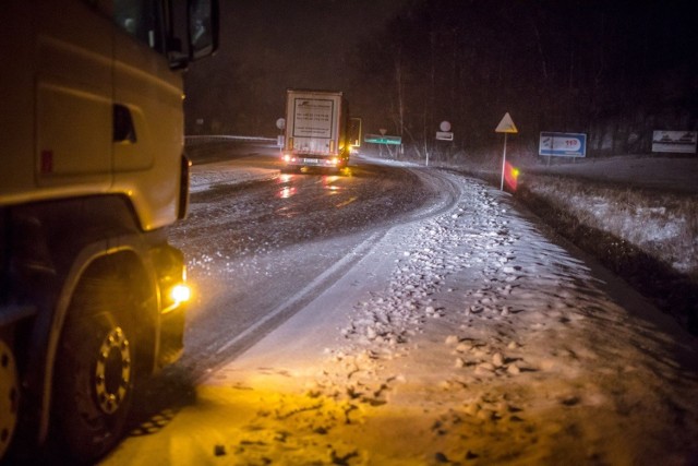 Tak wyglądają drogi dziś wieczorem na Śląsku i w Zagłębiu. Uważajcie!

Zobacz kolejne zdjęcia. Przesuwaj zdjęcia w prawo - naciśnij strzałkę lub przycisk NASTĘPNE